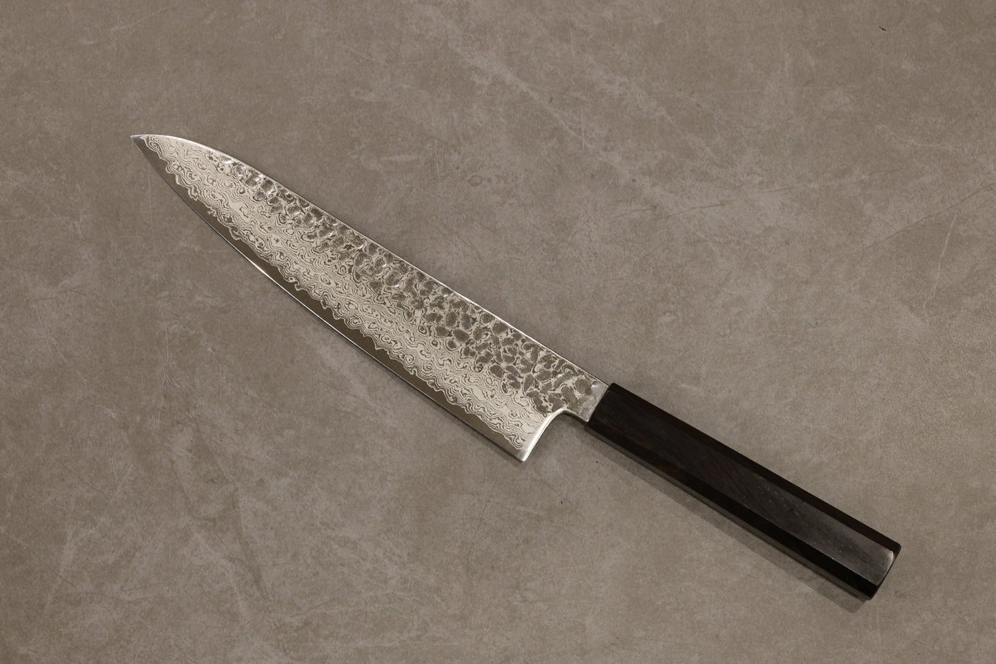 初心VG10ダマスカス槌目牛刀210mm/初心VG10大马士革花纹槌目牛刀210mm/HATSUKOKOROHAMONO Japanese Gyuto knife VG10 Damascus 210mm