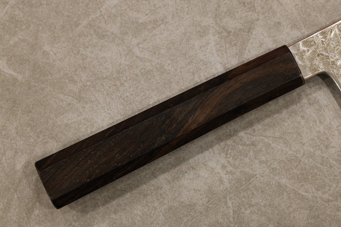 初心VG10ダマスカス槌目牛刀210mm/初心VG10大马士革花纹槌目牛刀210mm/HATSUKOKOROHAMONO Japanese Gyuto knife VG10 Damascus 210mm