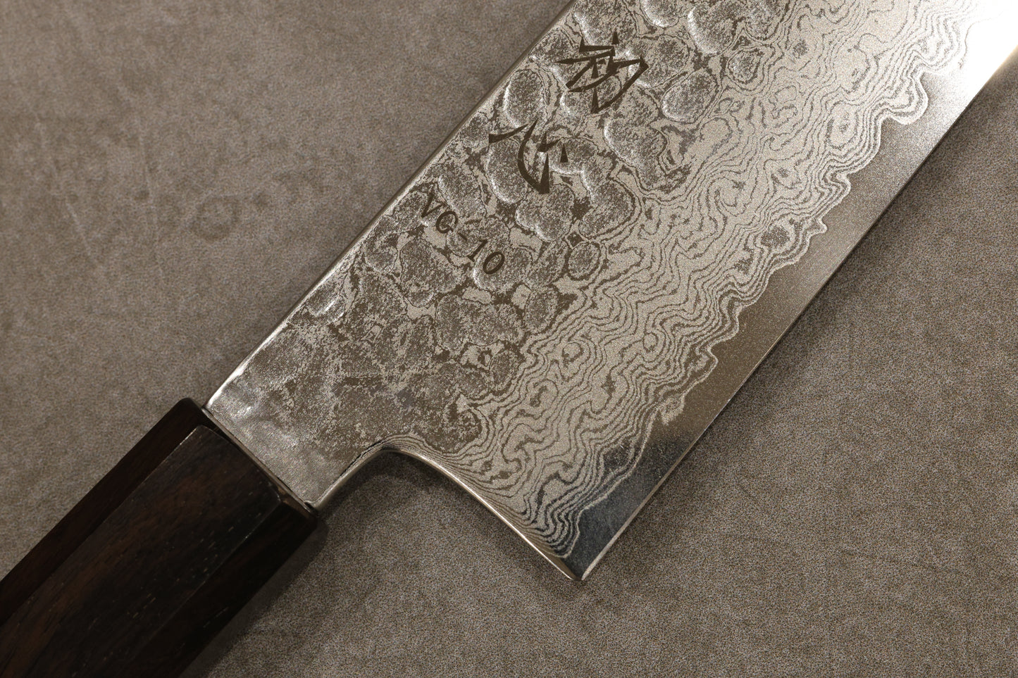 初心VG10ダマスカス槌目牛刀210mm/初心VG10大马士革花纹槌目牛刀210mm/HATSUKOKOROHAMONO Japanese Gyuto knife VG10 Damascus 210mm