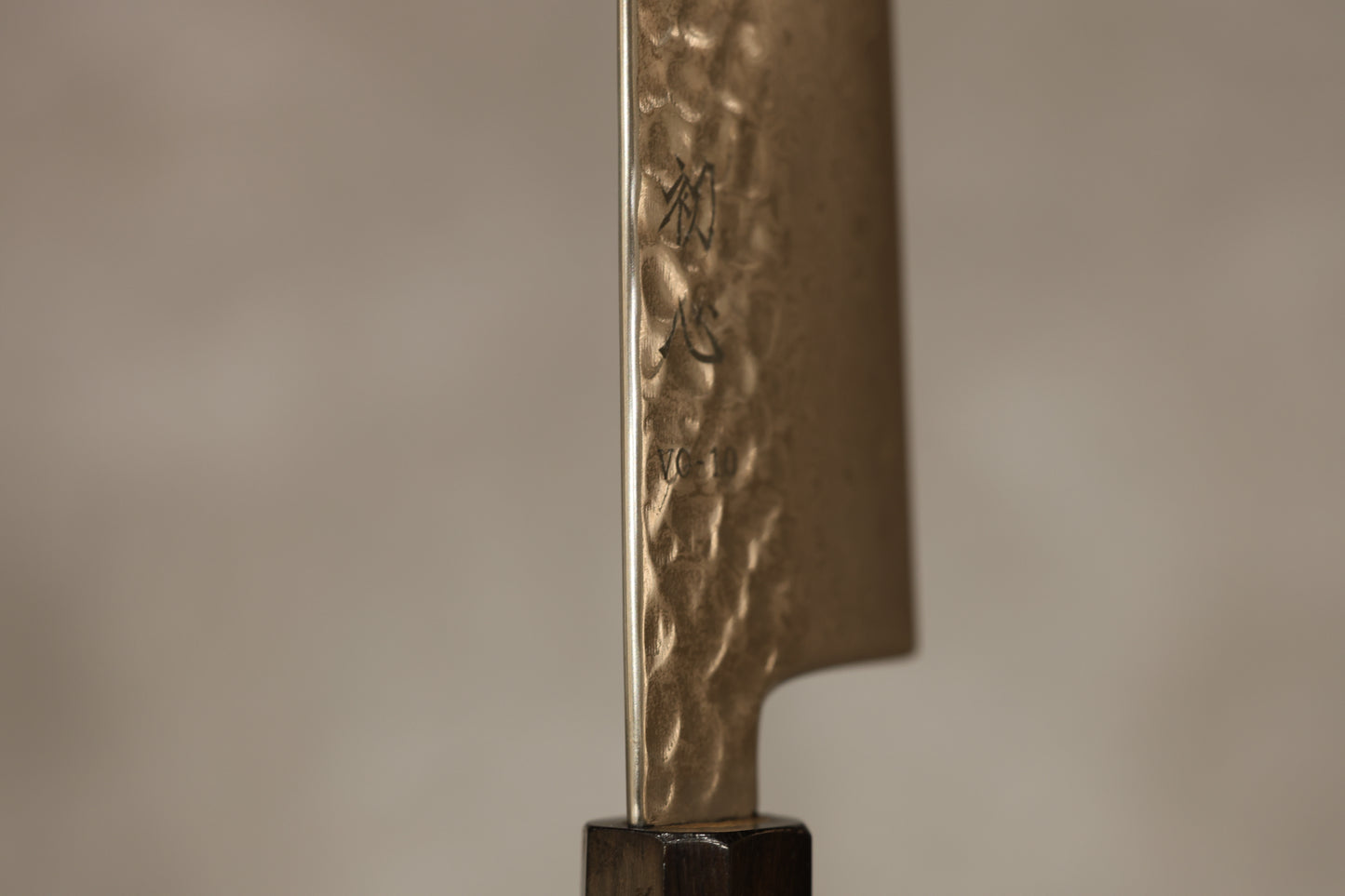 初心VG10ダマスカス槌目牛刀210mm/初心VG10大马士革花纹槌目牛刀210mm/HATSUKOKOROHAMONO Japanese Gyuto knife VG10 Damascus 210mm