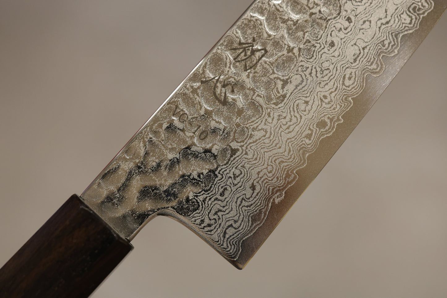 初心VG10ダマスカス槌目牛刀210mm/初心VG10大马士革花纹槌目牛刀210mm/HATSUKOKOROHAMONO Japanese Gyuto knife VG10 Damascus 210mm