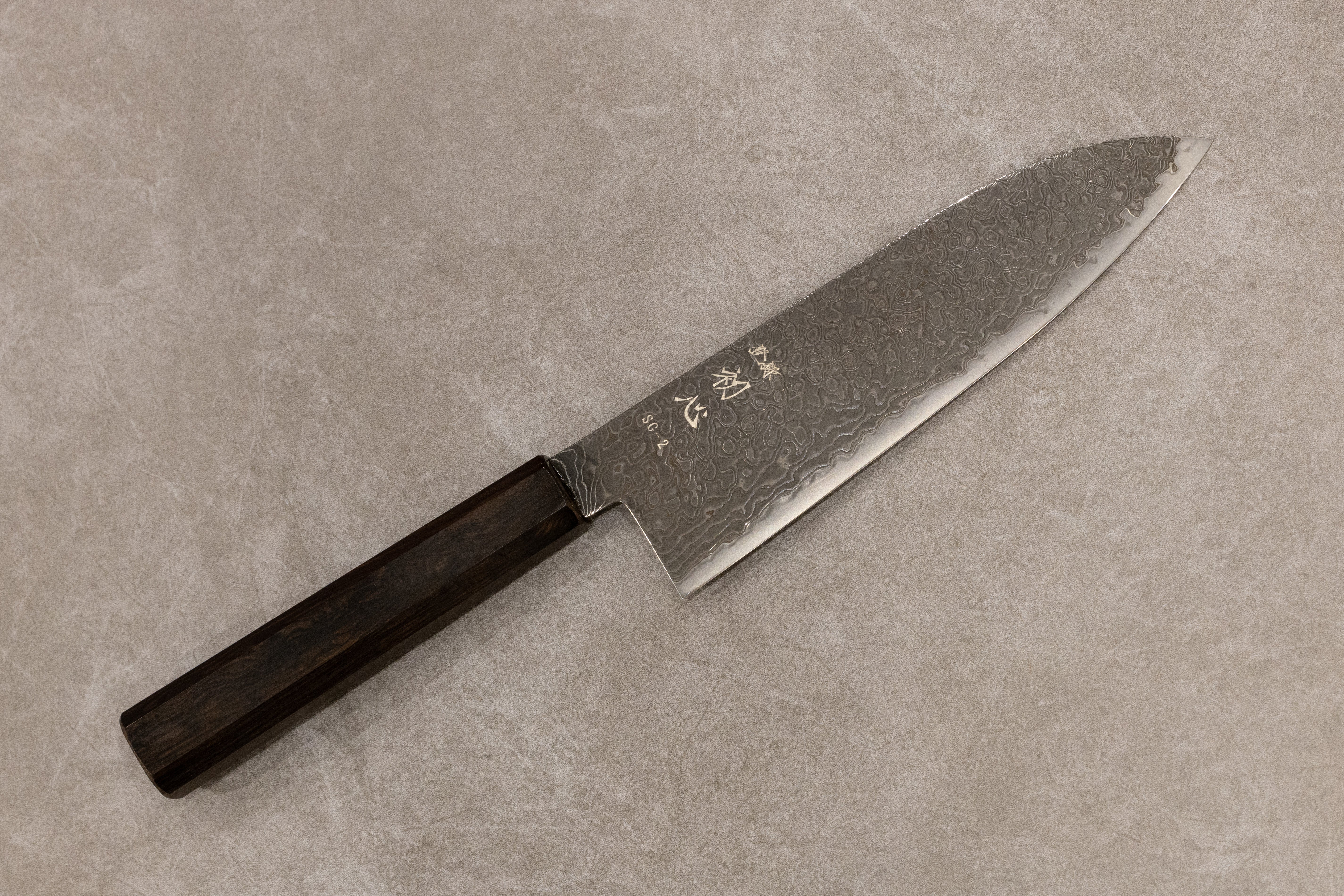 牛刀210mm HATSUKOKORO初心 青二鋼 有色ダマスカス 黒檀八角柄 牛刀 青