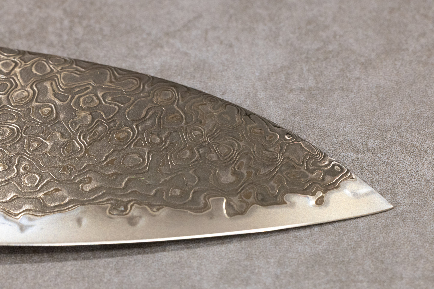 Hatsukokoro Ryuhyo Black Damascus SG2 Santoku 180mm 初心流氷黒染めSG2ダマスカス三徳180mm