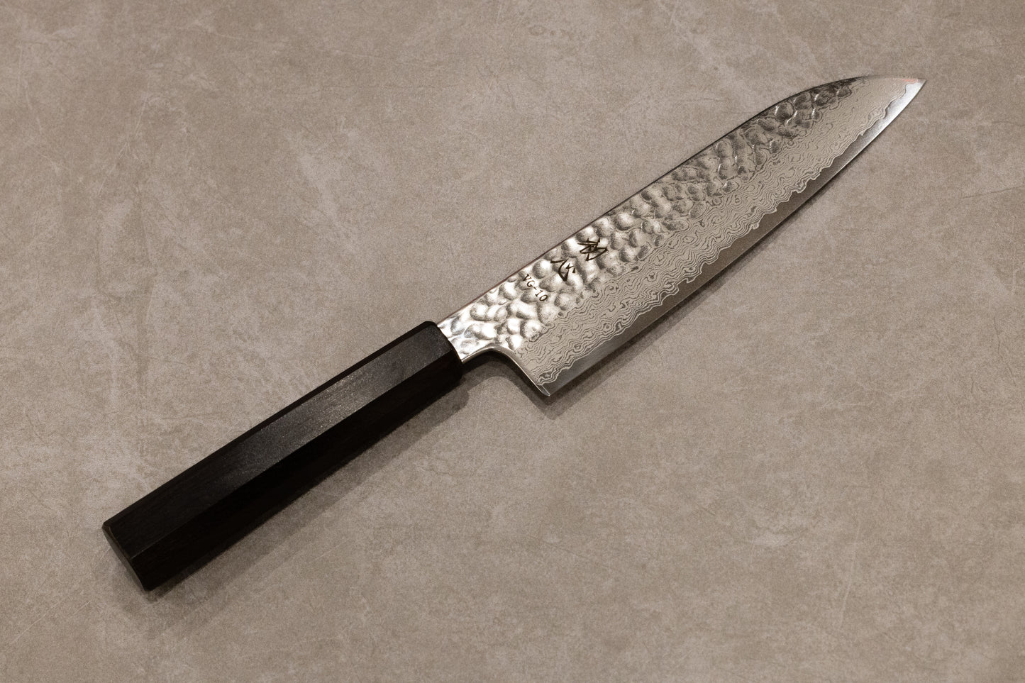 Hatsukokoro Hayabusa VG10 Damascus Santoku 180mm 初心ハヤブサVG10ダマスカス槌目三徳180mm