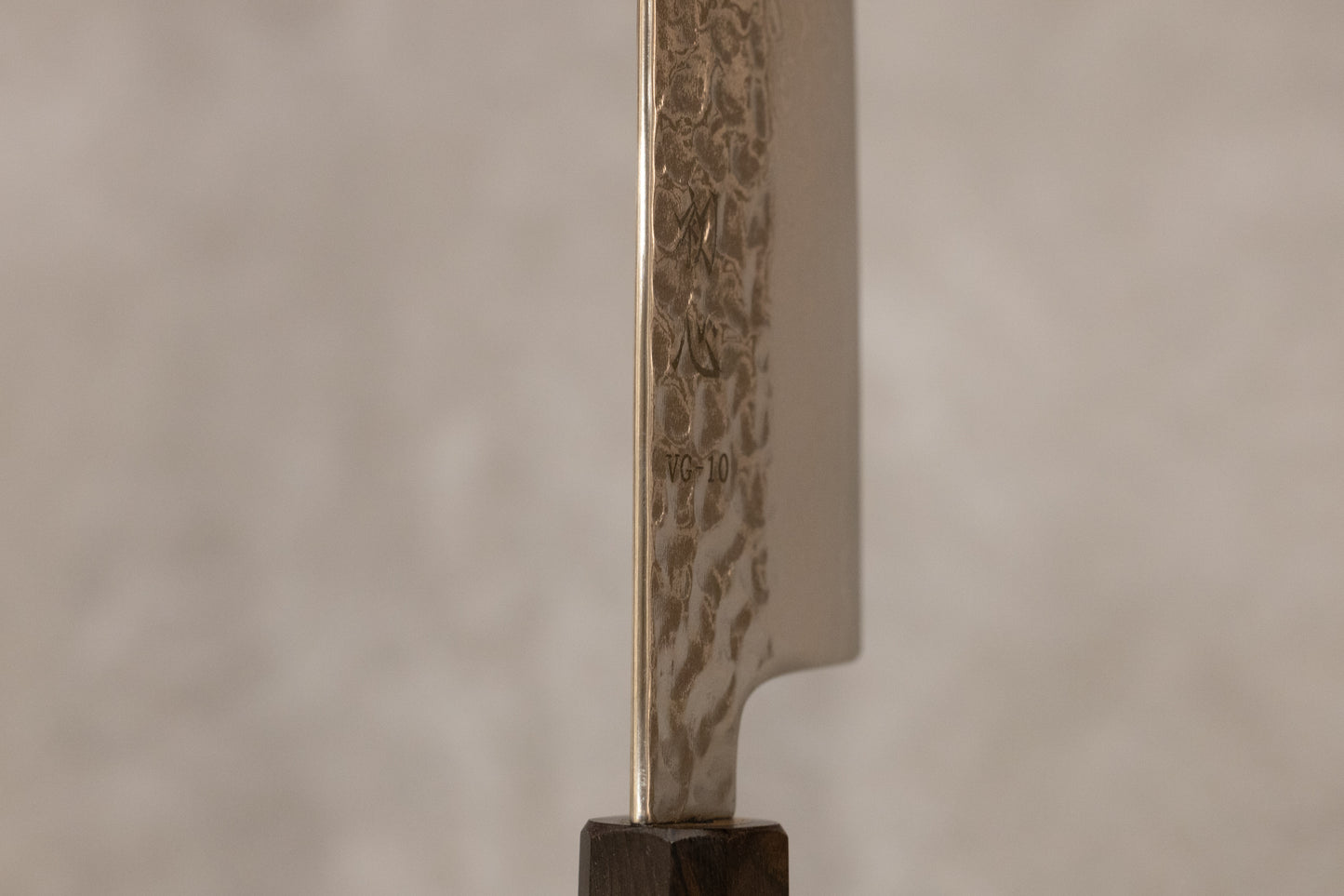 Hatsukokoro Hayabusa VG10 Damascus Santoku 180mm 初心ハヤブサVG10ダマスカス槌目三徳180mm